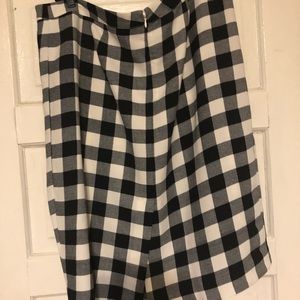 Who what wear skirt size 20 W black white color
